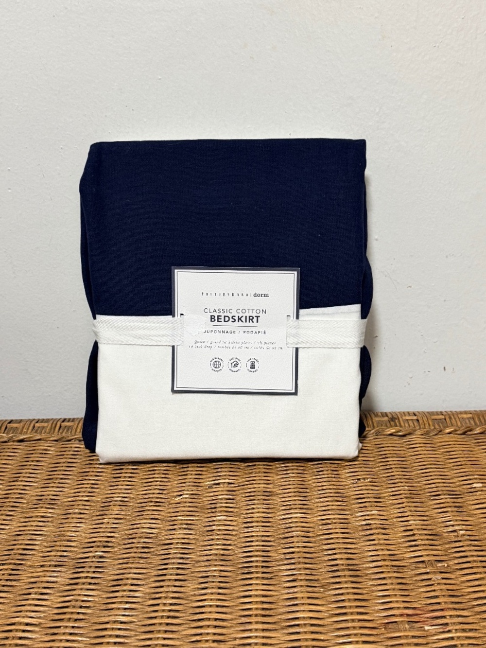 Pottery Barn Dorm Classic Cotton Bedskirt. Sz. Queen